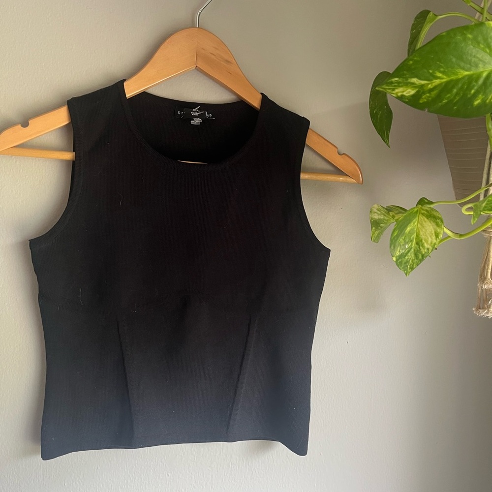 Joules Black Sleeveless Crop Tank Top
